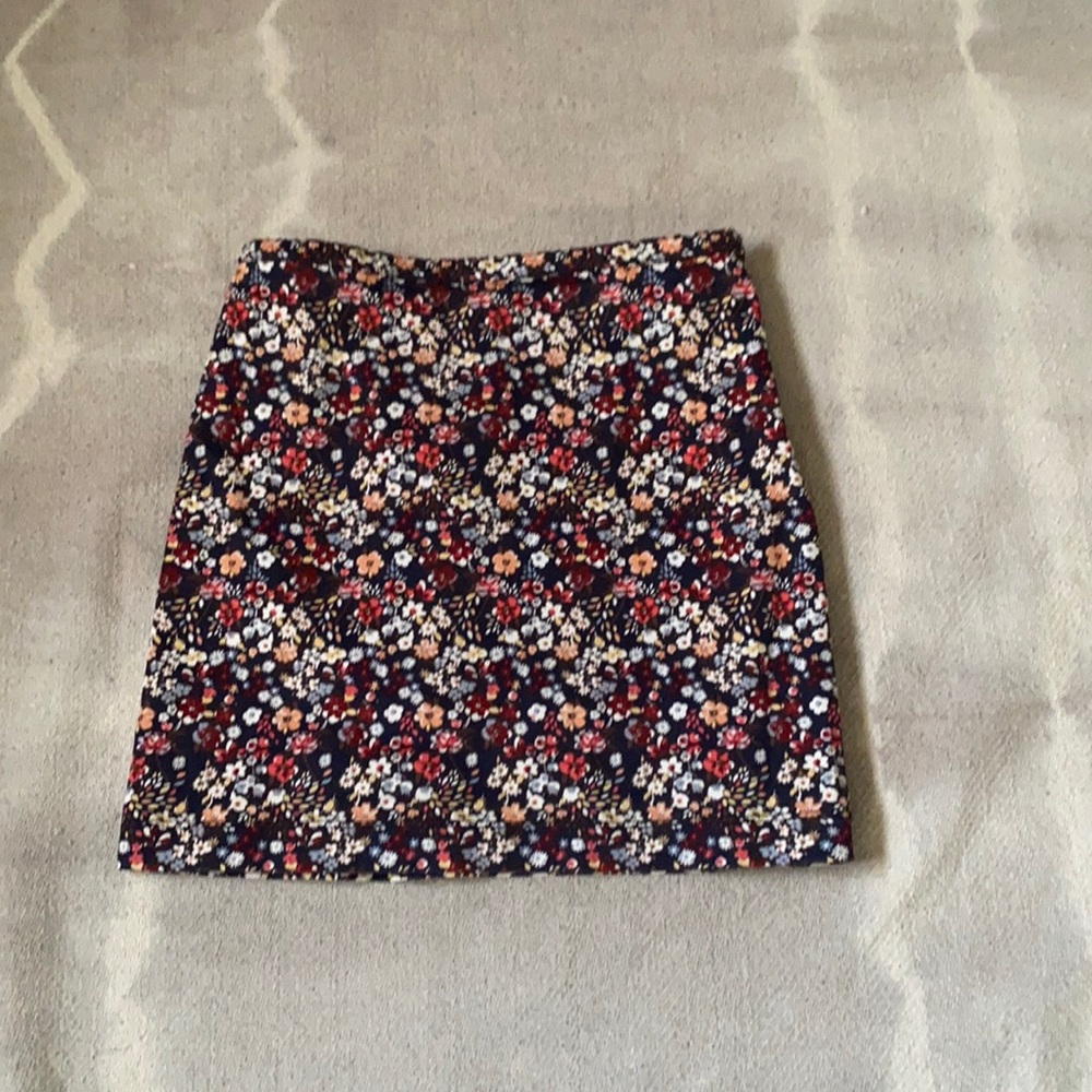 Hollister xs Skirt, navy blue with multicolor flowers